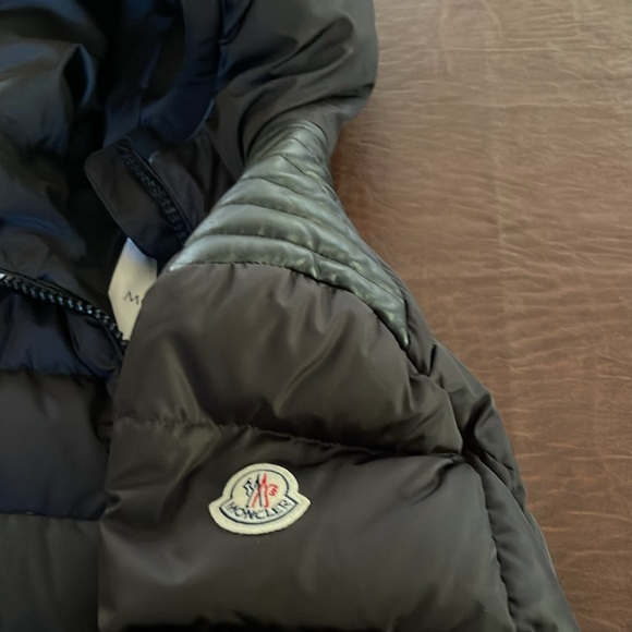 Super Cute barely worn once Moncler Woman’s Jacket. Size 5 - Picture 7 of 16